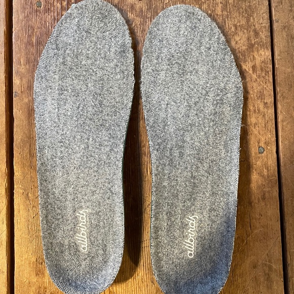 Two Pairs AllBirds Wool Pipers Size 8: One Black and one Brown - Picture 13 of 13